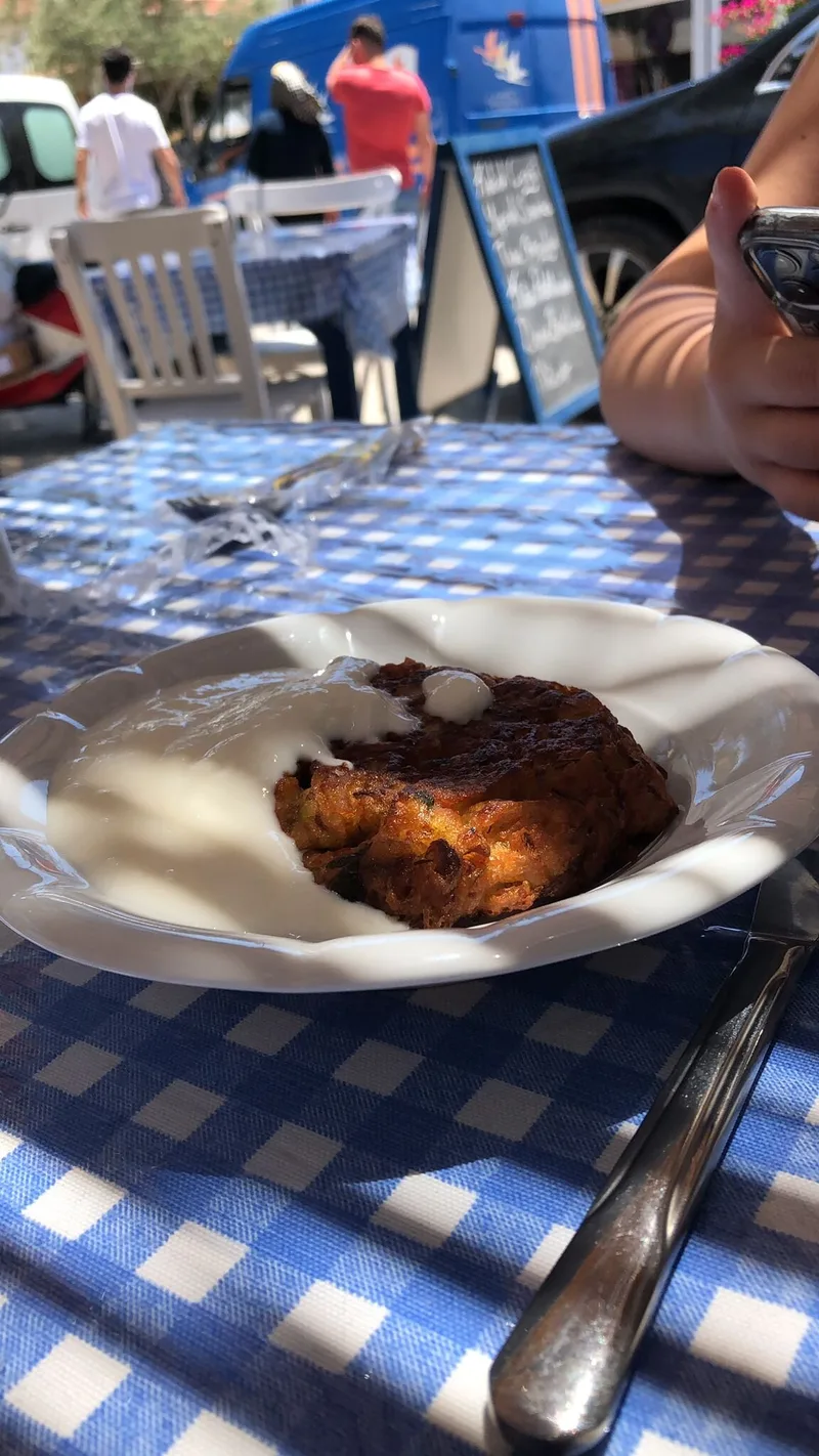 Zeliş Ev Yemekleri ve Mantı Selimiye 5
