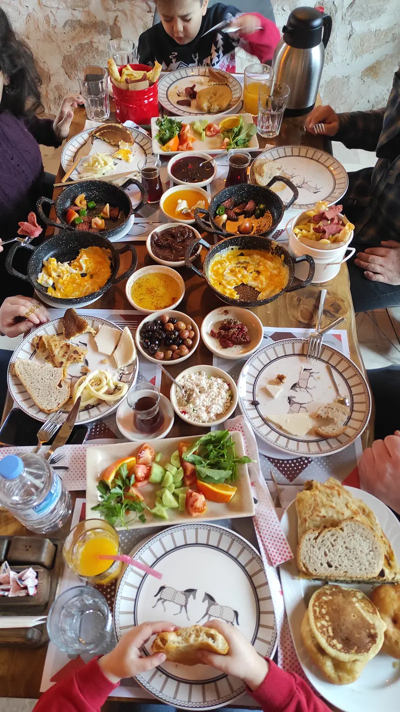 Isparta Atlı Spor Kulübü Food & Drink 5