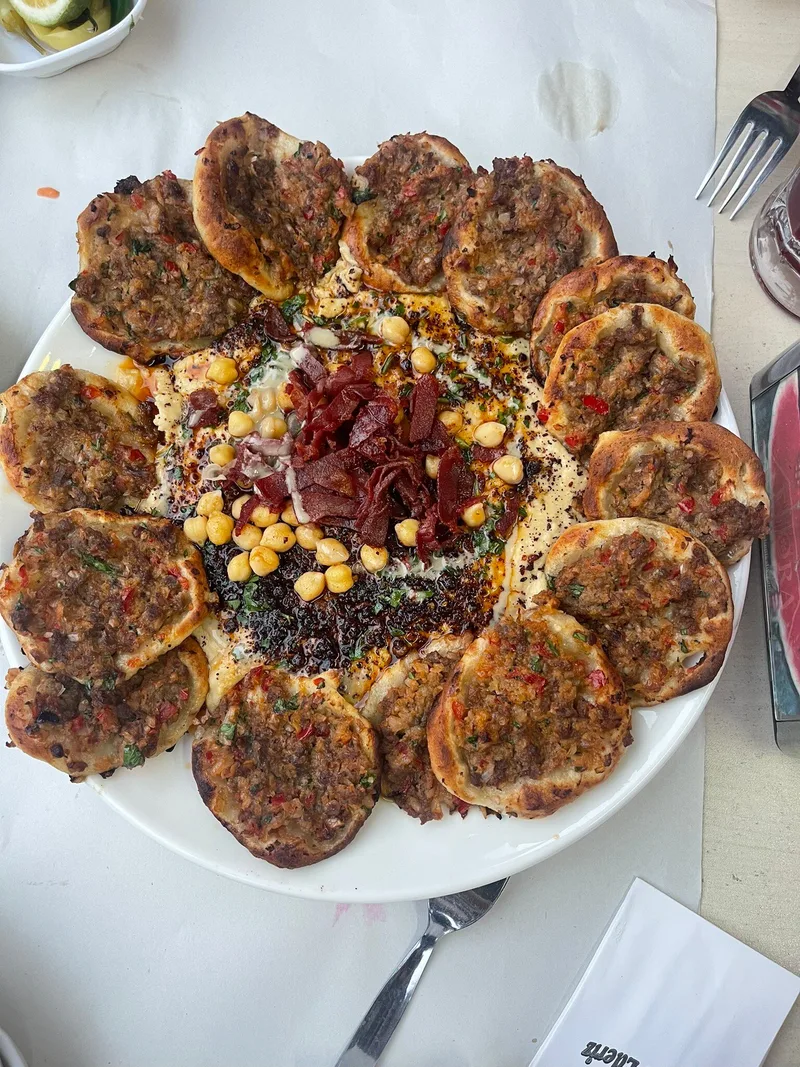 Sofioğlu Fındık Lahmacun & Humus 3