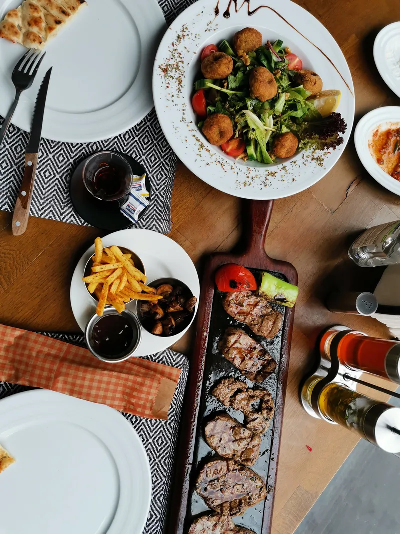 Mivan Restaurant & Cafe 4