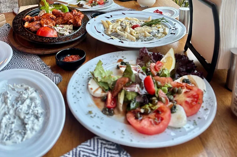 Mivan Restaurant & Cafe 5
