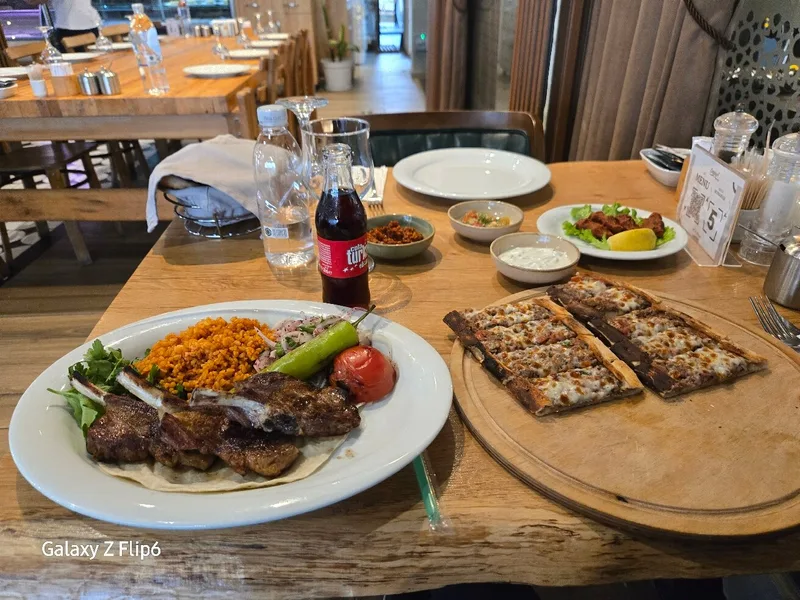 Emniyet Restaurant 4