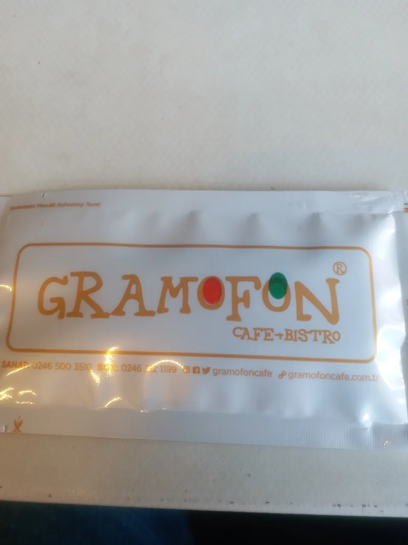 Gramofon Cafe Bistro 4