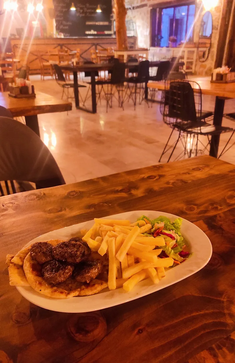 Isparta Atlı Spor Kulübü Food & Drink 4